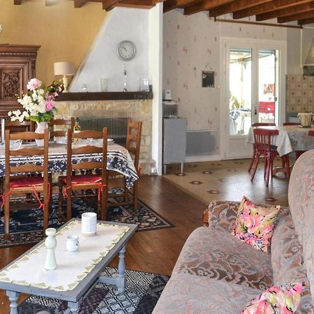 Stunning Home In Biras With Kitchenette ภายนอก รูปภาพ