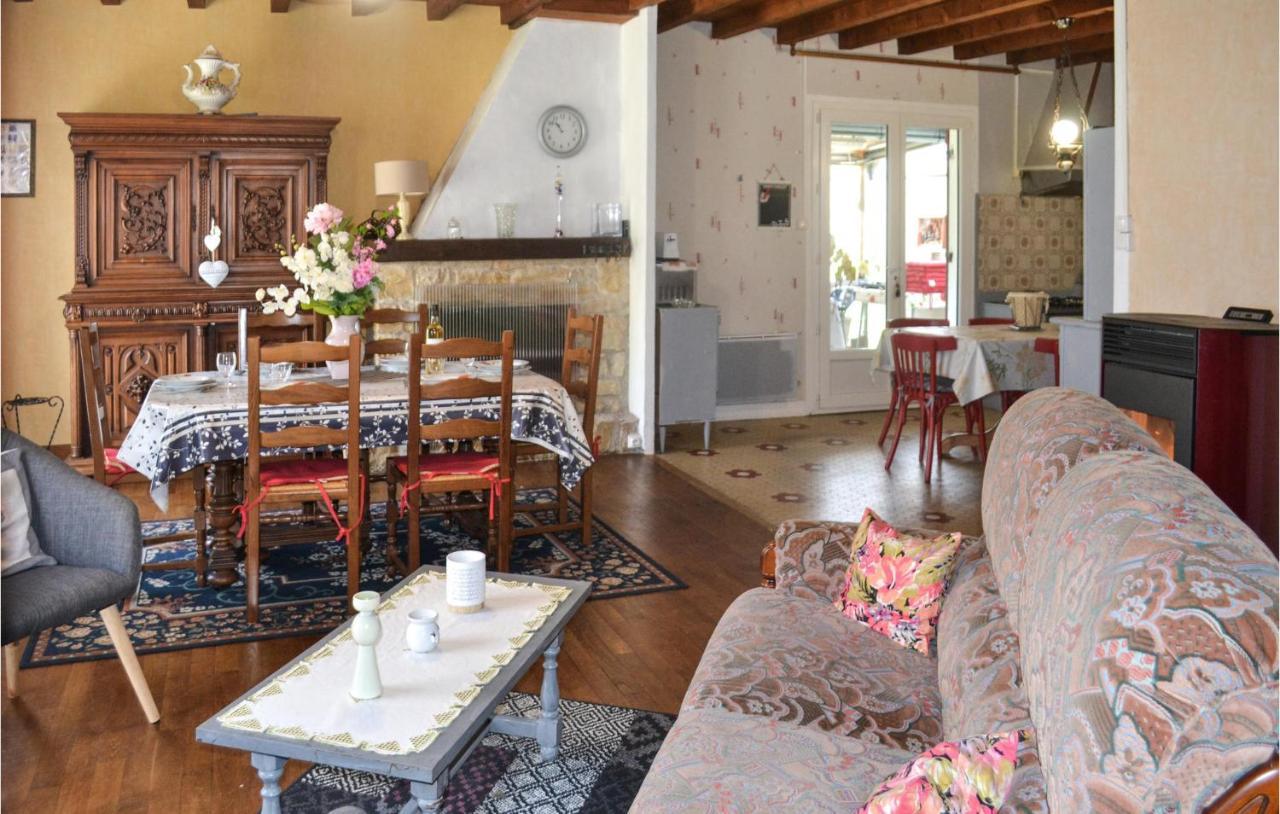 Stunning Home In Biras With Kitchenette ภายนอก รูปภาพ